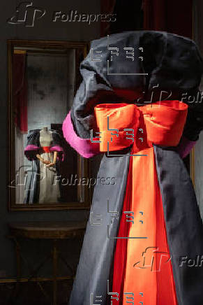 Grandes de la alta costura del siglo XX, como Saint Laurent y Cardin, brillan en Florencia