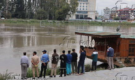 Water level rises in River Jhelum in Srinagar