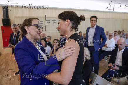 La secretaria general de ONU Comercio y Desarrollo (UNCTAD), Rebeca Grynspan dialoga con el presidente de la Agencia EFE, Miguel Ángel Oliver
