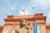 Fachada do Museu Egípcio, no Cairo; é