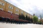 Foreign diplomats lay flowers at Moscow?s Tomb of Unknown Soldier ahead of Victory Day
