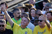 Bolsonaro rallies for amnesty bill three days after hospital discharge