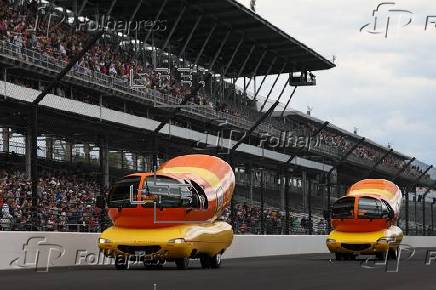 Seis 'coches-salchicha' acaparan los focos con una insólita carrera en el oval de Indy500