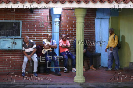 Abren los centros de voto en Venezuela para las elecciones regionales y legislativas