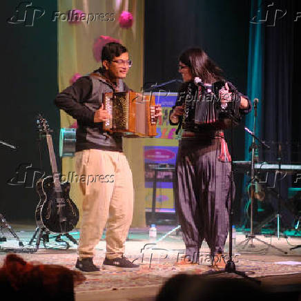 MALUKOS BELEZA ENCANTA COM SHOW INCLUSIVO NO TEATRO DA AMRIGS