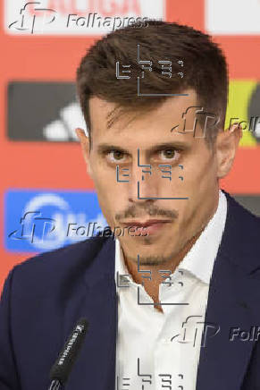 Presentación de 'Alfon' como nuevo jugador del Sevilla FC