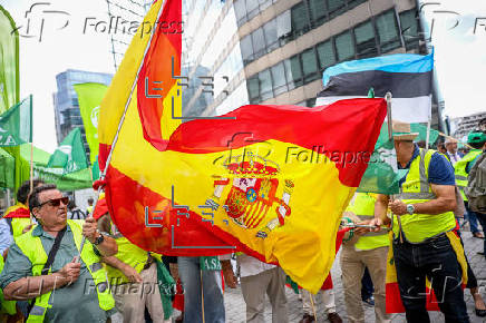 Marcha simbólica de agricultores europeos desde el Parlamento Europeo hasta la Comisión Europea