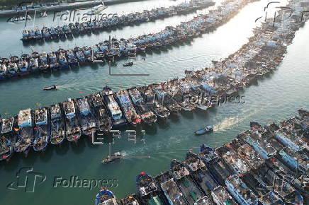 Fujian raises typhoon alert as vessels shelter from Podul in Xiamen