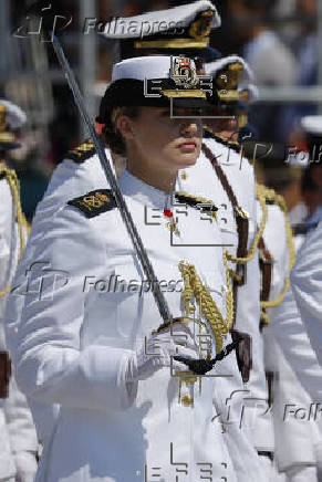 Los reyes y la infanta Sofía asisten a la entrega de reales despachos a los nuevos oficiales en la Academia Naval de Marín