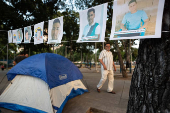 Familiares de detenidos realizan una vigilia en Caracas