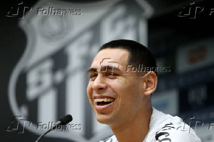 Gustavo Caballero é apresentado como novo reforço do Santos