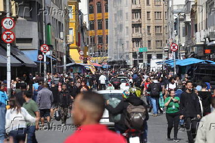 Movimentação na região da rua  25 de Março em São Paulo