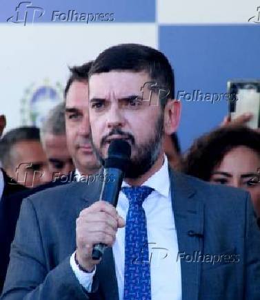 Governador do rio, claudio castro entrega carros para policia militar do estado