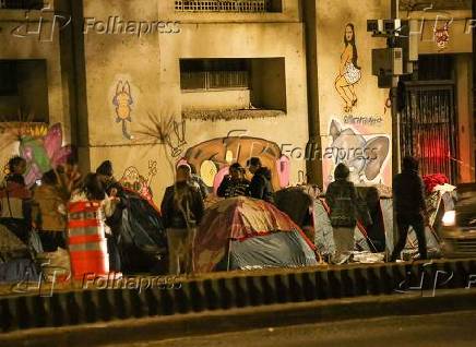 Moradores do Complexo 9 de Julho (SP).