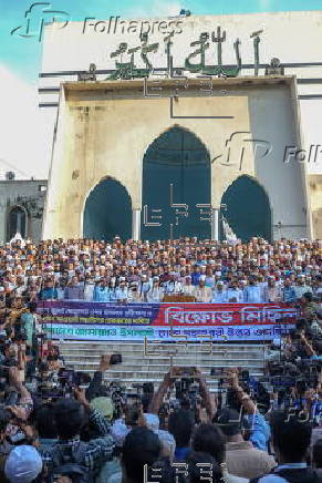 Protest in Dhaka after police clashed with pro-Hasina activists