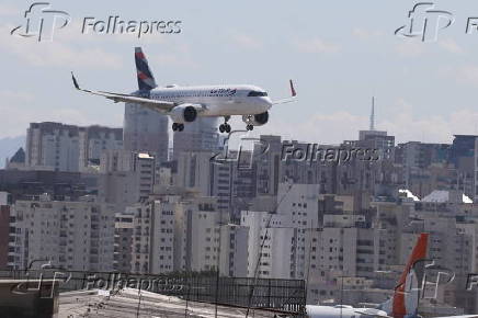 Movimentação de aviões no aeroporto de Congonhas em SP