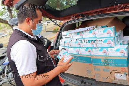 Ecuador controla precios de mascarillas tras alza por la obligación de uso en escuelas