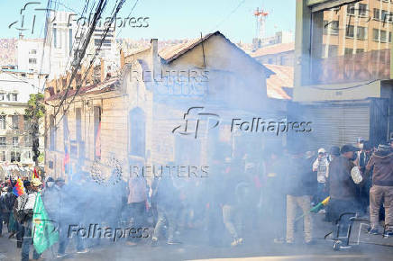 Supporters of Evo Morales's candidacy clash with police, in La Paz