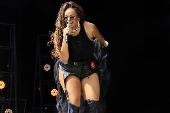 Tássia Reis canta no Popload Festival no Parque Ibirapuera