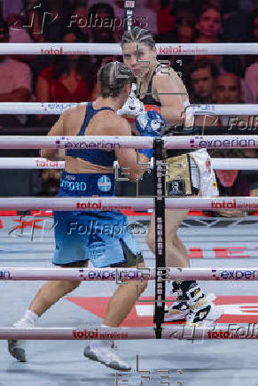 Pelea por los títulos supergallo femenino FIB y OMB, CMB:  Mercado - Scotney