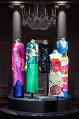 Grandes de la alta costura del siglo XX, como Saint Laurent y Cardin, brillan en Florencia