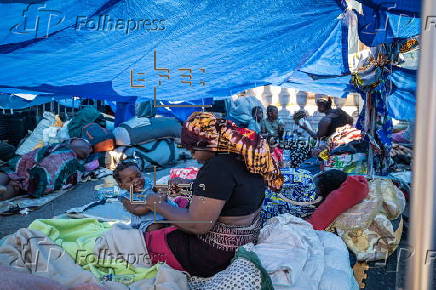 Migrants camp outside Paris City Hall asking for shelter