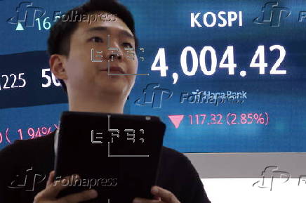 South Korea's Kospi plunges to close at 4,004.42 points