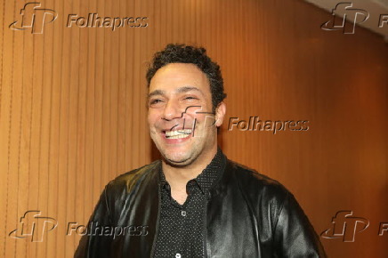 Marcelo Jeneci na estreia de