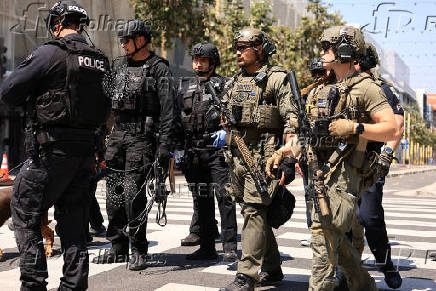 Cop shot near Santa Monica Place mall, California