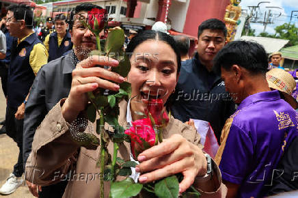 Thai PM Shinawatra visits disputed border as tensions simmer