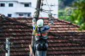 ENEL REMOVE 247 FRAUDES E FURTOS DE ENERGIA EM PETROPOLIS
