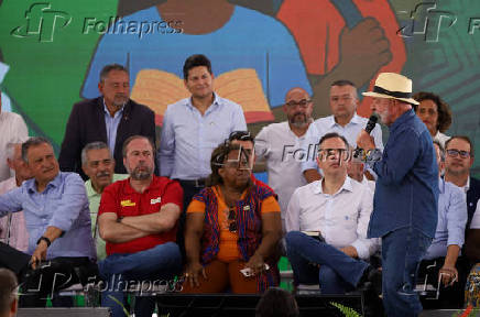 Lula participa de evento em Minas Novas