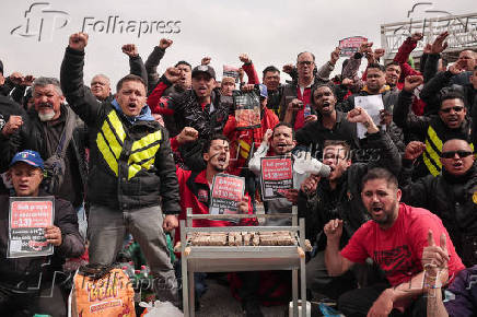 Entregadores de apps protestam contra condições de trabalho