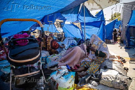 Migrants camp outside Paris City Hall asking for shelter