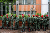 Abren los centros de voto en Venezuela para las elecciones regionales y legislativas