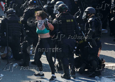 Protest following multiple detentions in downtown Los Angeles