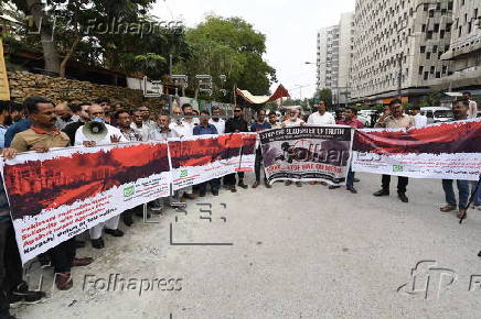 Pakistani journalists protest against Israel's attack on Iran