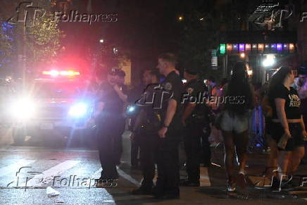 Tiroteio deixa uma pessoa baleada na cabeça e outra com ferimento na perna, perto do Stonewall Inn, em Nova York