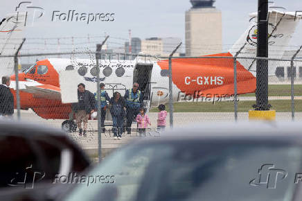 Fire evacuees arrive in Winnipeg
