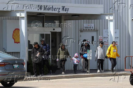 Fire evacuees arrive in Winnipeg