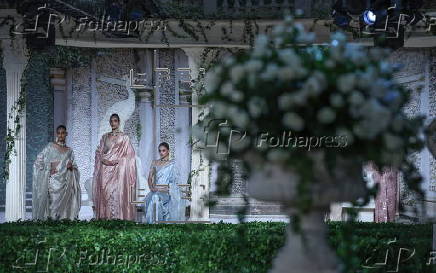 Falguni Shane Peacock - Runway - India Couture Week