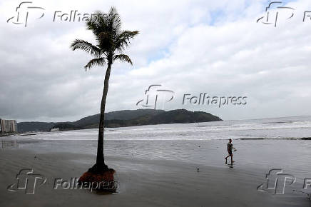 Destruição no calçadão de Santos
