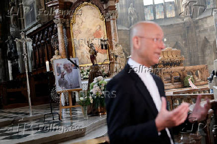 Mourning after the death of Pope Francis, in Vienna
