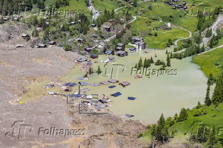 Swiss village buried after collapse of glacier