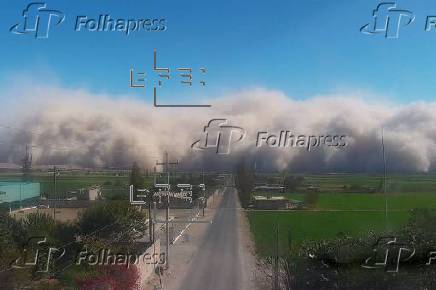 Una gran tormenta de arena y polvo cubre la costa sur de Perú