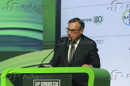 Homenagem a alexandre parola, com o ney bittencourt de araújo na 24º congresso brasileiro do agronegócio