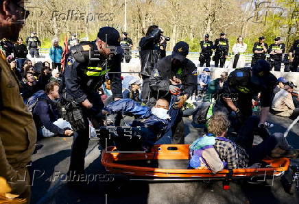 Extinction Rebellion blocks A12 in protest against fossil subsidies in The Hague