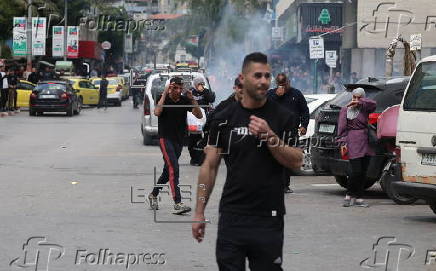 Dozens of Palestinians injured after Israeli forces raid West Bank city of Nablus