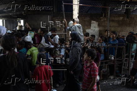 Gazans face hunger as charity kitchens run out of stock