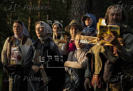 Orthodox Christians take part in annual Velikoretsky Cross procession